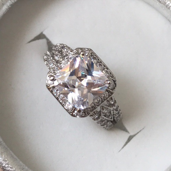 💍 - Picture 2 of 8